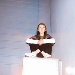 Meet your Posher, Ayva